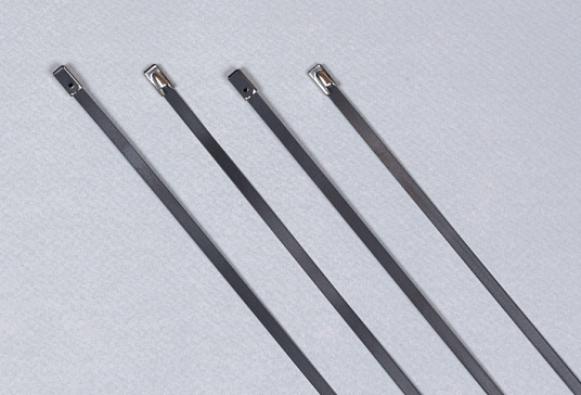 Хомут-стяжка стальной 4,6*300 из нержавеющей стали AISI 304 с полимерным покрытием 